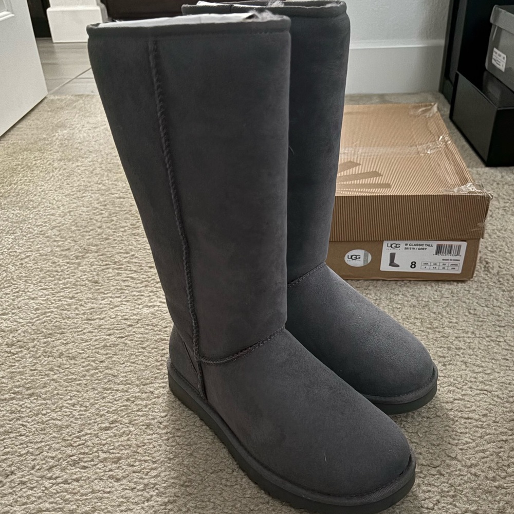 UGG TALL GREY BOOTS SIZE 8